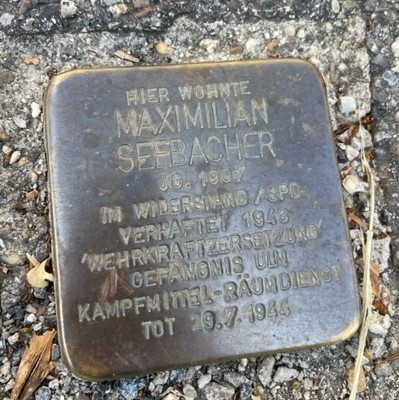 23_Stolpersteine IMG_5249 399x400